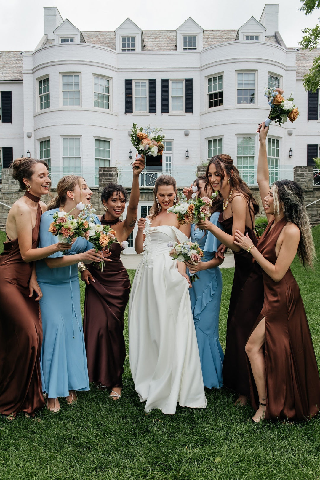 Timeless lakeside romance at Hardin Waterfront Estate